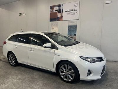 Usado Toyota Auris Hybrid Advance 136 CV (100 kW) 2013 Blanco Familiar
