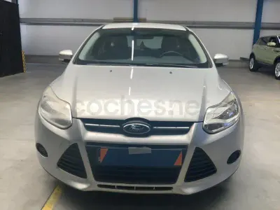 Usado Ford Focus Trend 95 CV (69 kW) 2012 Gris / plata Berlina