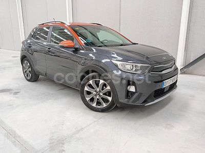 Usado Kia Stonic 110 CV (80 kW) 2018 Gris / plata SUV