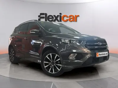 Usado Ford Kuga ST-Line 150 CV (110 kW) 2018 Gris SUV
