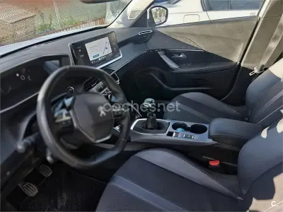 Usado Peugeot 2008 Allure 130 CV (95 kW) 2020 Blanco SUV