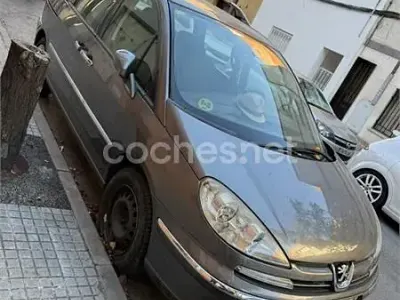 Usado Peugeot 807 120 CV (88 kW) 2009 Gris / plata Monovolumen