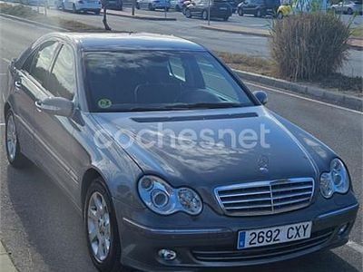 Gris / plata Usado 2004 Mercedes C320 Elegance Berlina | 7650 €