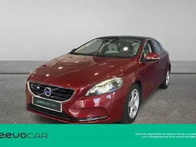 Usado Volvo V40 Summum 115 CV (84 kW) 2014 Rojo