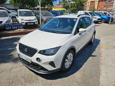 Usado Seat Arona Reference 95 CV (69 kW) 2022 Blanco SUV