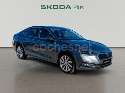 Gris / plata Usado 2024 Skoda Octavia Selection Berlina | 29.890 € (Precio justo)