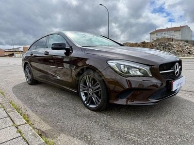 Usado Mercedes CLA180 Shooting Brake 122 CV (89 kW) 2018 Marrón Familiar