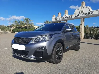 Usado Peugeot 3008 Allure 130 CV (95 kW) 2020 Gris SUV