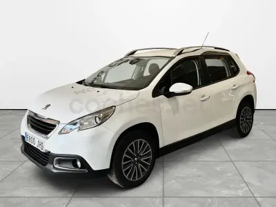 Usado Peugeot 2008 Allure 100 CV (73 kW) 2015 Blanco SUV