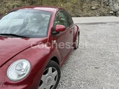 Usado VW New Beetle 115 CV (84 kW) 1999 Granate Utilitario