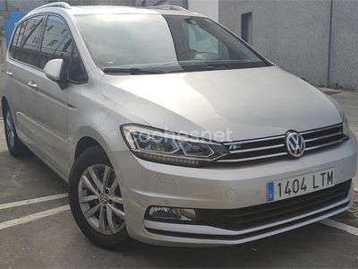 Gris / plata Usado 2016 VW Touran Advance Monovolumen | 13.900 €