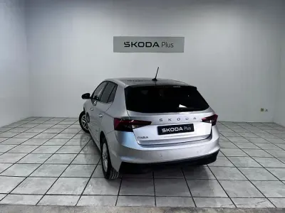 Usado Skoda Fabia Selection 95 CV (69 kW) 2025 Gris Utilitario