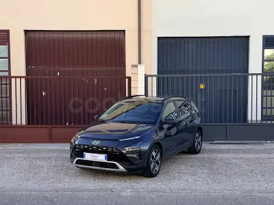 Usado Hyundai Bayon Style 120 CV (88 kW) 2022 Gris / plata SUV