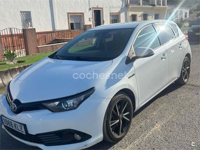 Usado Toyota Auris Hybrid Edition 136 CV (100 kW) 2018 Blanco Berlina