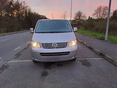 Usado VW Caravelle Comfortline 130 CV (95 kW) 2008 Gris / plata Van