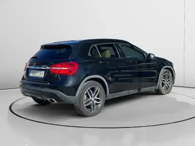 Usado Mercedes GLA200 Style 136 CV (100 kW) 2016 Negro SUV