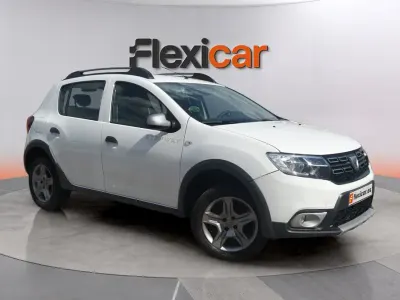 Usado Dacia Sandero Acces 73 CV (53 kW) 2020 Blanco Berlina
