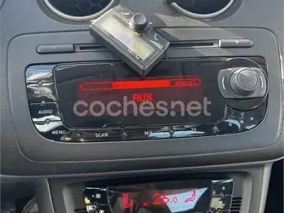 Usado Seat Ibiza Style 105 CV (77 kW) 2012 Rojo Berlina