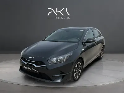 Usado Kia Ceed 100 CV (73 kW) 2025 Negro Utilitario