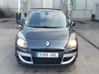 Usado Renault Scénic III Dynamique 105 CV (77 kW) 2009 Gris / plata Monovolumen