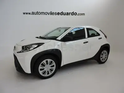 Usado Toyota Aygo X Play 72 CV (52 kW) 2023 Blanco SUV