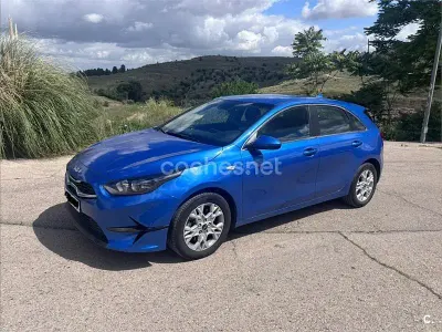 Usado Kia Ceed 136 CV (100 kW) 2023 Azul Utilitario