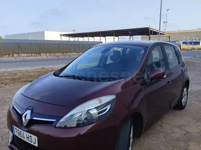 Usado Renault Scénic III Business 110 CV (80 kW) 2013 Granate Monovolumen