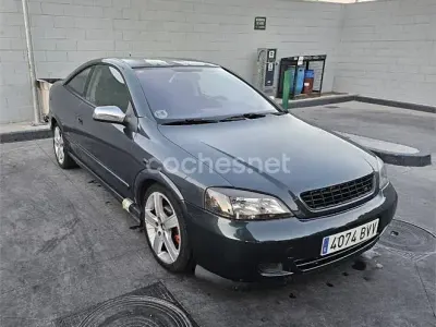 Usado Opel Astra Edition 147 CV (108 kW) 2002 Verde Coupe