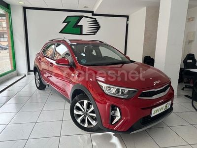 Rojo Usado 2022 Kia Stonic Plus SUV | 15.900 € (Un poco caro)