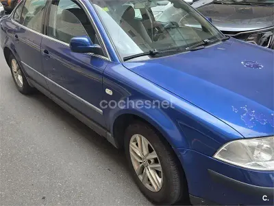 Usado VW Passat Comfortline 102 HP (75 kW) 2003 Azul Sedan