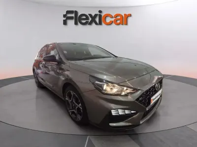 Usado Hyundai i30 110 CV (80 kW) 2023 Beige Berlina