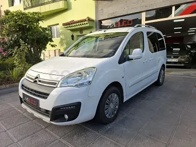 Usado Citroën Berlingo Feel 100 CV (73 kW) 2016 Blanco Monovolumen