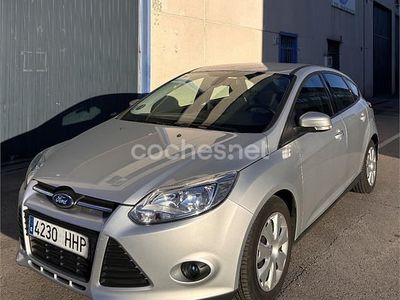 Usado Ford Focus Trend 125 CV (91 kW) 2011 Gris / plata Berlina