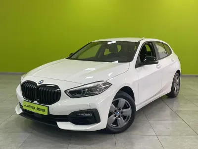 Usado BMW 118 Sport Line 136 CV (100 kW) 2022 Blanco Utilitario