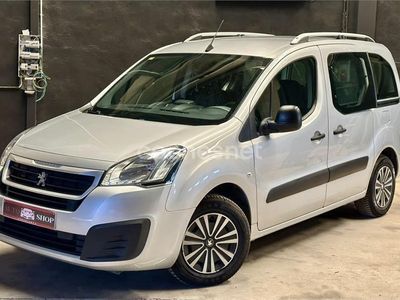 Usado Peugeot Partner Tepee Style 100 CV (73 kW) 2016 Gris / plata Monovolumen