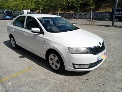 Usado Skoda Rapid Ambition 105 CV (77 kW) 2014 Blanco Utilitario
