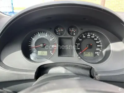 Usado Seat Ibiza Fresh 75 CV (55 kW) 2004 Gris / plata Utilitario