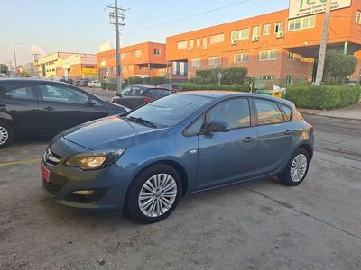 Usado Opel Astra Selective 110 CV (80 kW) 2016 Azul Berlina