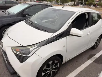Usado Toyota Aygo X-wave 69 CV (50 kW) 2019 Blanco Utilitario