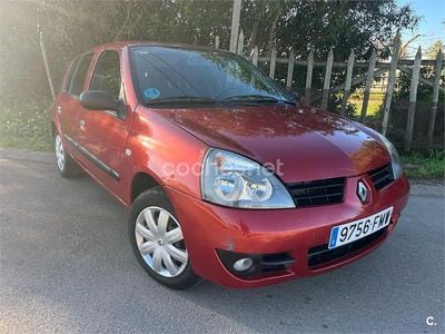 Usado Renault Clio II Expression 75 CV (55 kW) 2006 Rojo Berlina