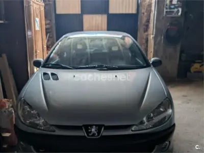 Usado Peugeot 206 90 CV (66 kW) 2001 Blanco Berlina