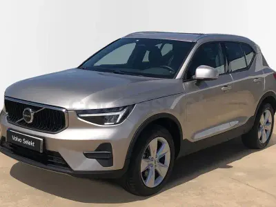 Usado Volvo XC40 Core 197 HP (144 kW) 2023 Bege SUV