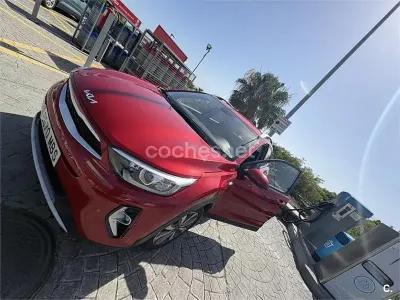Begagnad Kia Stonic Plus 84 HK (61 kW) 2022 Röd SUV