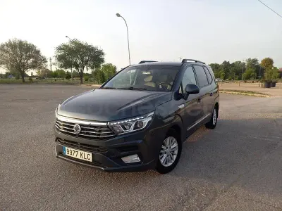 Usado SsangYong Rodius 178 CV (130 kW) 2018 Gris / plata Monovolumen