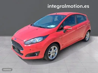 Usado Ford Fiesta Trend 100 CV (73 kW) 2016 Rojo Berlina
