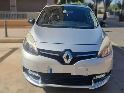 Usado Renault Scénic III Bose Edition 131 CV (96 kW) 2013 Gris Monovolumen