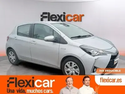 Usado Toyota Yaris Hybrid Active 100 CV (73 kW) 2019 Gris