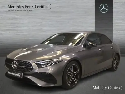 Usado Mercedes A180 AMG line 116 CV (85 kW) 2025 Gris montaña Berlina