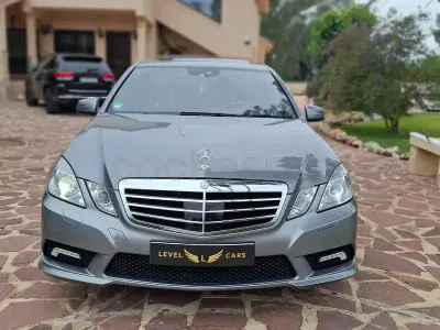 Usado Mercedes E350 Avantgarde 272 CV (200 kW) 2010 Gris / plata Berlina