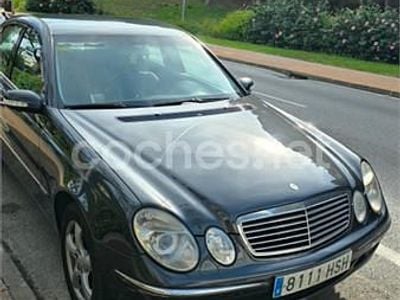 Gris / plata Usado 2005 Mercedes E270 Elegance Berlina | 5250 € (Caro)